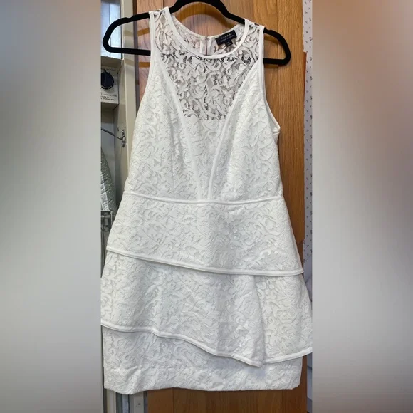 Tahari Lace dress in White size 10.